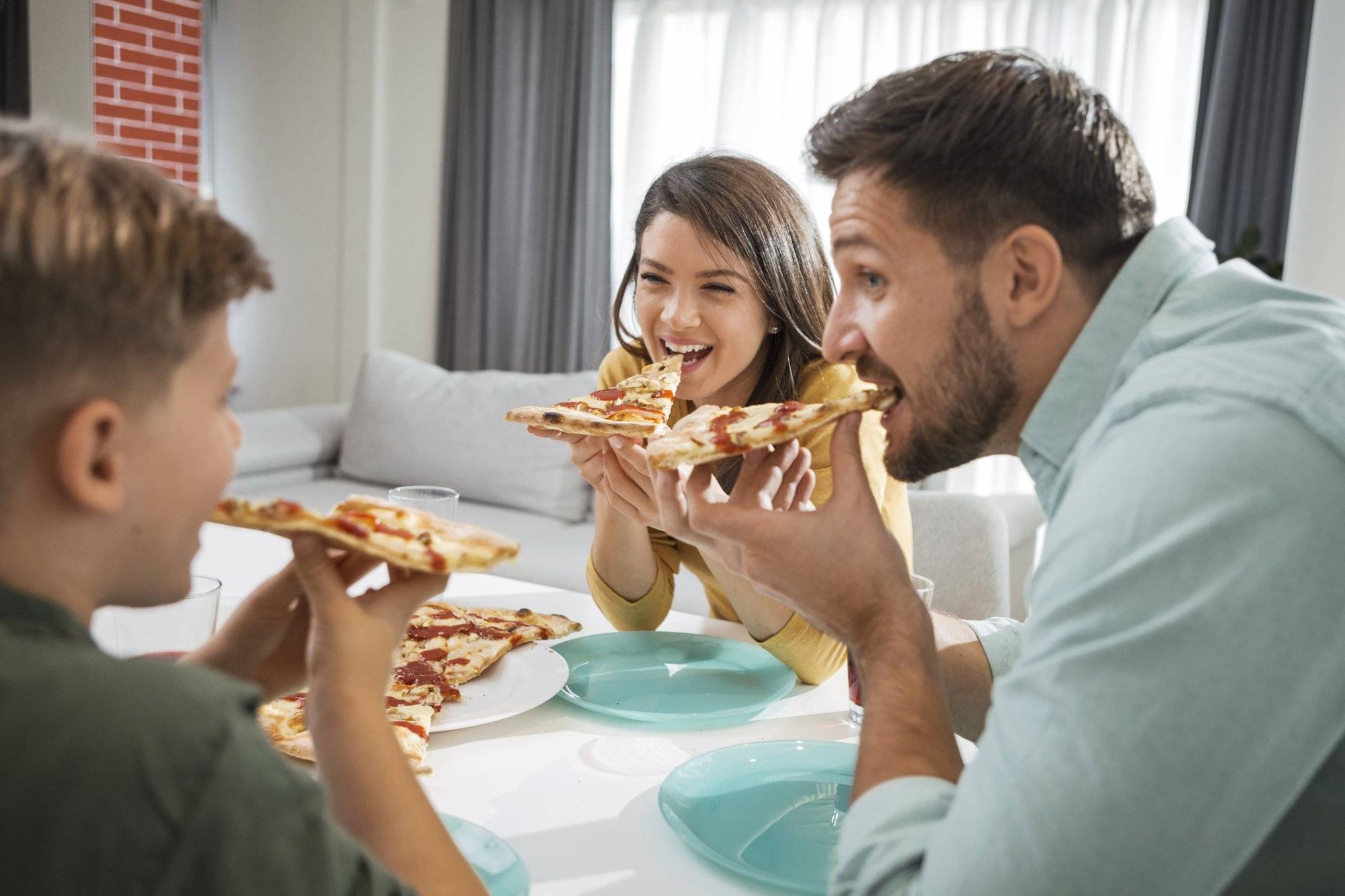 Family eating pizza